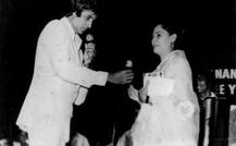 शादी की 45वीं सालगिरह पर बिग बी ने जया बच्चन संग पोस्ट की अनदेखी तस्वीर