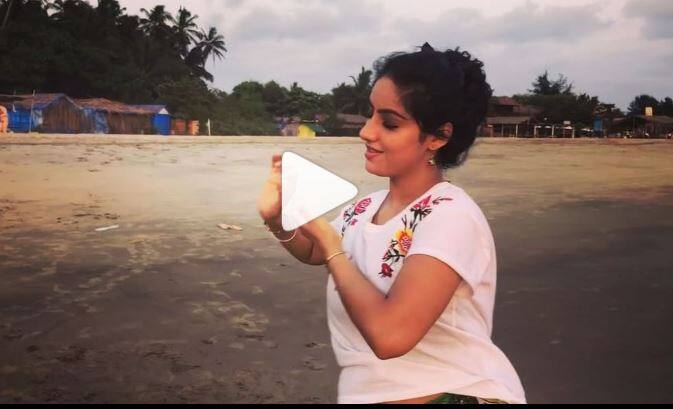 sandhya bindni deepika singh danced on beach video goes viral on internet बीच पर क्लासिकल डांस करती नजर आईं 'संध्या बींदणी', वायरल हो रहा VIDEO