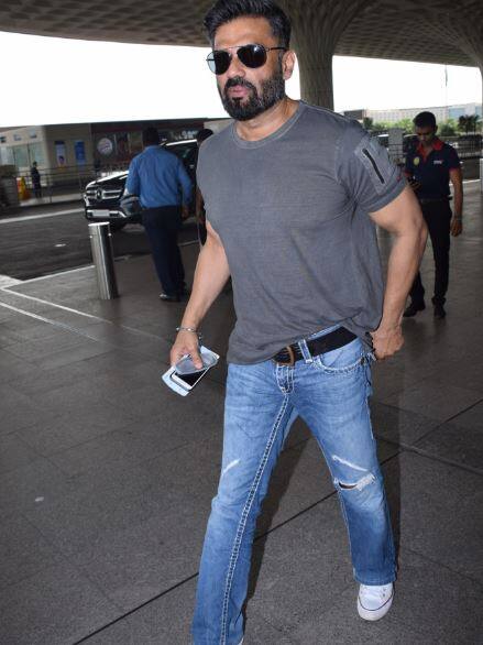 सुनील पिछले साल रिलीज हुई फिल्म 'अ जेंटलमैन' में कर्नल के किरदार में नजर आए थे. उनकी आने वाली फिल्मों में 'शेर' और 'हेरा फेरी' जैसी फिल्में हैं. (तस्वीर: मानव मंगलानी)