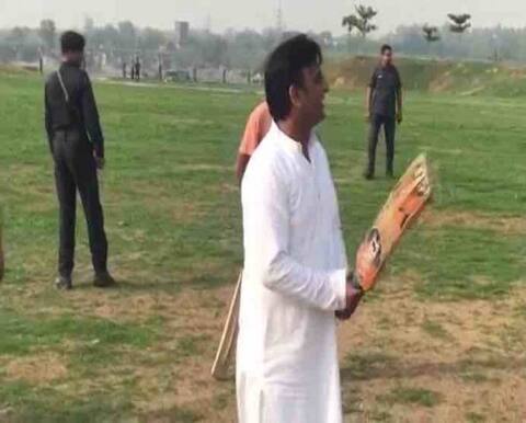 तस्वीरें: पूरी तरह बदल गया है अखिलेश का अंदाज, लोगों को भा रही है ये सादगी