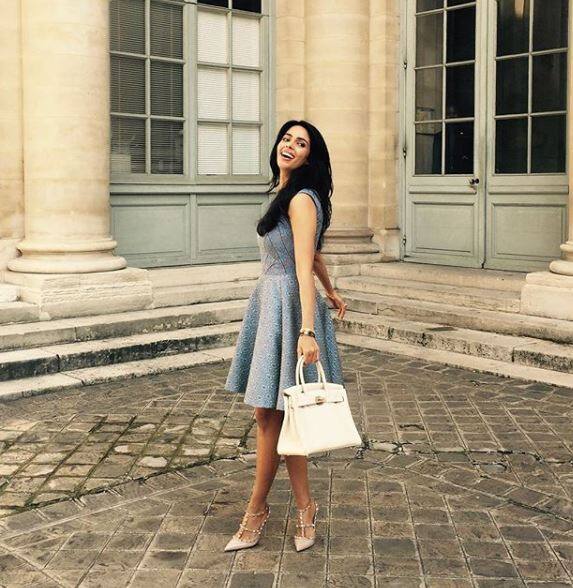 जैसे ही मल्लिका सोशल मीडिया पर अपनी कोई तस्वीर पोस्ट करती है फैंस उसपर लाइक और कमेंट करने में जुट जाते हैं. (Photo: mallikasherawat)