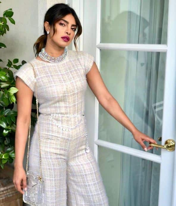  बॉलीवुड स्टार प्रियंका चोपड़ा अपनी ड्रेस से लेकर बयानों तक अक्सर सोशल मीडिया पर सुर्खियों में रहती हैं. लेकिन इन दिनों वो किसी और बात के लिए सोशल मीडिया पर सुर्खियों में हैं. (तस्वीर-इंस्टाग्राम)