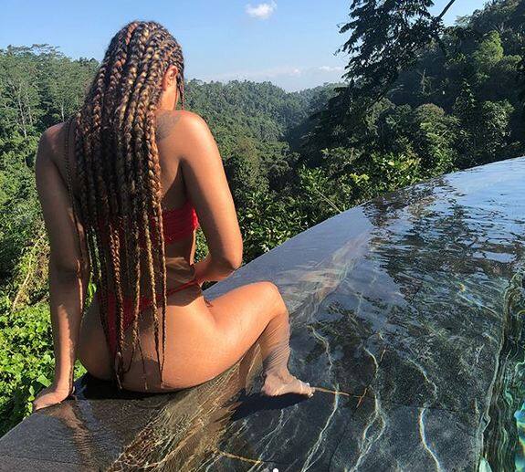 ऐने पिनॉक के फैंस उनकी पूल साइड ऐसी तस्वीरें देखने के लिए हमेशा बेकरार रहते हैं. इसीलिए अक्सर वे टू पीस बिकनी में हॉट अंदाज में अपनी तस्वीरें सोशल मीडिया पर पोस्ट करती रहती हैं. फोटोः इंस्टाग्राम