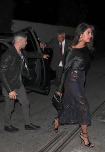 निक जोनास संग डेट पर COZY नजर आईं प्रियंका चोपड़ा, कॉर्नर टेबल पर हाथ पकड़े बैठे थे दोनों