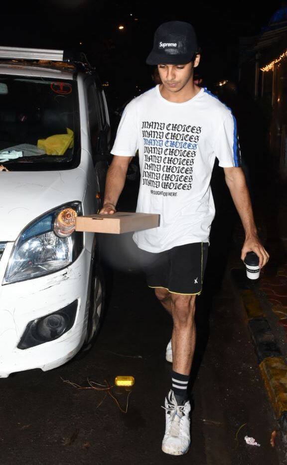 इस बीच आपको यह भी याद दिला दें कि फिल्म 'धड़क' मशहूर मराठी फिल्म सैराट की रिमेक है.  (तस्वीर-मानव मंगलानी)