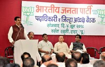बढ़ती तल्खी के बीच फडणवीस ने बीजेपी से कहा- शिवसेना से चुनाव पूर्व गठबंधन करें