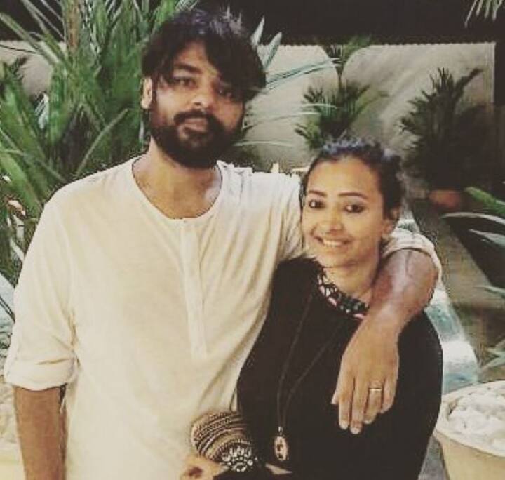 आगे की स्लाइड्स में आइए इस रोमांटिक जोड़ी की तस्वीरों पर एक नजर डालते हैं, और बताते हैं दोनों की इस जोड़ी के बारे और भी खास बातें. 