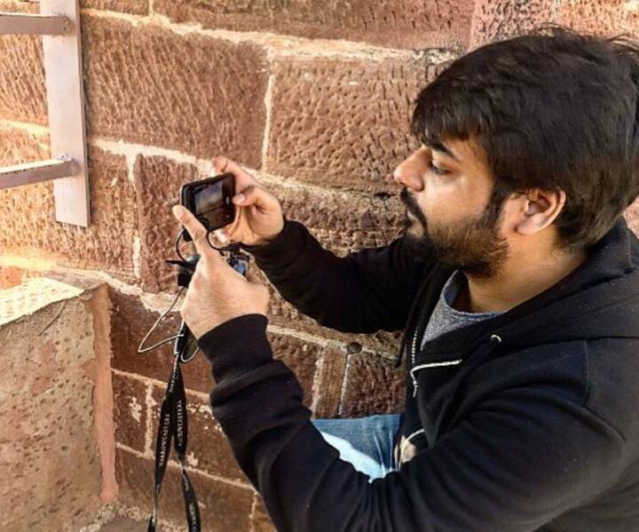  दो प्यार करने वालों में हमेशा ऐसा देखा गया है कि लड़कियां हमेशा अपनी जिंदगी में एक ऐसे शख्स का इंतजार करतीं है जो उन्हें प्यार के लिए प्रपोज करे. मगर यहां मामला कुछ दिलचस्प है. इस जोड़ी में श्वेता ने खुद रोहित से अपने प्यार का इजहार किया. 