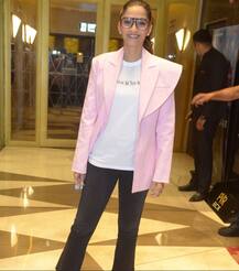 IN PICS: ‘वीरे दी वेडिंग’ का प्रमोशन करने दिल्ली पहुंची सोनम कपूर, दिखीं अलग अंदाज में