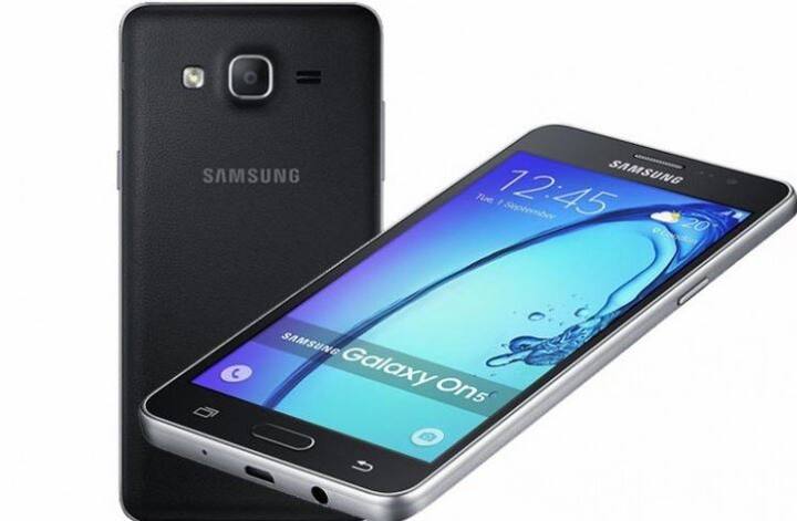 Galaxy On5 Pro: सेल में ये फोन 6,290 रुपये में उपलब्ध है. इस पर कुल 1700 रुपये की छूट दी जा रही है. सैमसंग गैलेक्सी On5 प्रो में 5 इंच की डिस्प्ले दी गई है. प्रोसेसर की बात करें तो इसमें 1.3GHz क्वार्डकोर प्रोसेसर और 2 जीबी की रैम दी गई है. इस फोन में 16 जीबी की इंटरनल मैमोरी दी गई है जिसे 128 जीबी तक बढ़ाया जा सकता है. 8 मेगापिक्सल का रियर कैमरा और 5 मेगापिक्सल का फ्रंट फेसिंग कैमरा होगा. इस फोन में 2,600mAh की बैटरी दी गई है.
