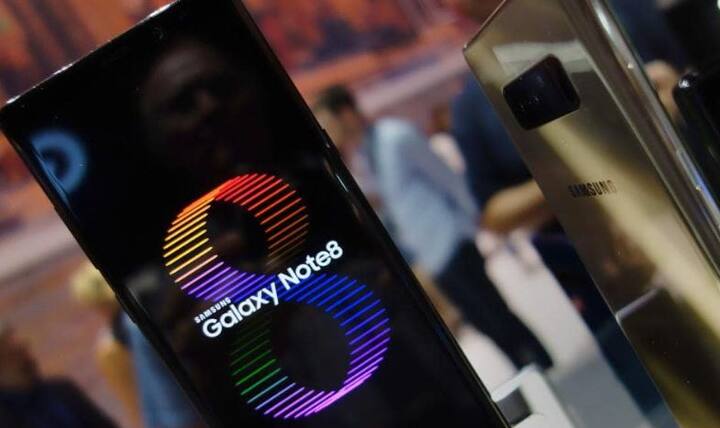 सैमसंग डेज़ सेल के बाद अब एमेजन इंडिया एक नई सैमसंग सेल के साथ आया है. 4 जून और 5 जून को होने वाली इस सेल में डील पाने का आज आखिरी मौका है. एमजेन इस सेल में स्मार्टफोन पर ' ब्लॉक बस्टर' ऑफर लेकर आया है. इस सेल की बेस्ड डील्स के बारे में यहां जानिए. 