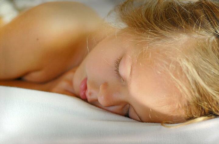 उन्होंने कहा कि इसके स्वास्थ्य पर प्रभाव के अलावा इस समस्या बड़ी आर्थिक कीमत है, जिसमें इसके स्वास्थ्य, सुरक्षा और उत्पादता पर नकारात्मक प्रभाव शामिल   हैं. इस मुद्दे पर शिक्षा, नियमन और अन्य पहलों के जरिए ध्यान देने से इससे पर्याप्त आर्थिक और स्वास्थ्य के लाभ मिलने की संभावना है. फोटोः गूगल फ्री इमेज