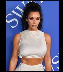 ट्रांसपेरेंट ड्रेस पहन किम कर्दाशियां ने इंटरनेट पर फिर मचाया धमाल