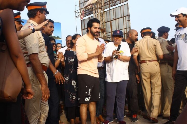 अभिनेता वरुण धवन का कहना है कि यह सही समय है कि हमें अपनी प्रकृति का ध्यान रखना शुरू करना होगा.