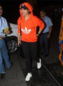 सोनाक्षी सिन्हा को मुंबई एयरपोर्ट पर किया गया स्पॉट