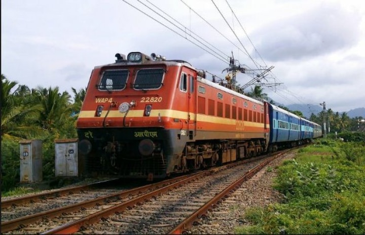 Railways major decision in Corona wrath Trains cancelled for 23 cities including Amritsar and Chandigarh ਕੋਰੋਨਾ ਦੇ ਕਹਿਰ 'ਚ ਰੇਲਵੇ ਦਾ ਵੱਡਾ ਫ਼ੈਸਲਾ: ਅੰਮ੍ਰਿਤਸਰ ਤੇ ਚੰਡੀਗੜ੍ਹ ਸਣੇ 23 ਸ਼ਹਿਰਾਂ ਲਈ ਰੇਲ ਗੱਡੀਆਂ ਰੱਦ