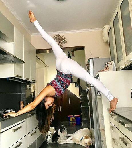 युवाओं को प्रेरणा देने के लिए नैंसी ने हर तरह का आसन करते हुए अपनी तस्वीरें इंस्टाग्राम पर पोस्ट की हुई हैं. फोटोः इंस्टाग्राम  