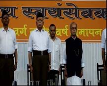 प्रणब स्पीच: येचुरी बोले- संघ का वो अतीत याद दिलाना चाहिए था जब गांधी की हत्या पर बांटी गई थी मिठाई