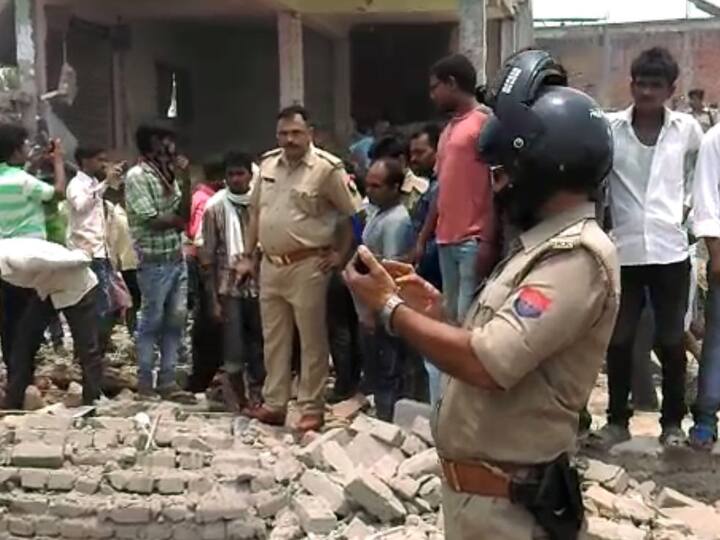 धमाके के बाद पुलिस और प्रशासन के लोग मौके पर पहुंचे तो मलबे के सिवाय वहां कुछ नहीं था. जेसीबी से मलबे में शवों की तलाश की गई लेकिन बाद में शवों के टुकड़े काफी दू-दूर फैले मिले.
