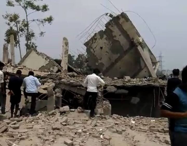 धमाके से नसीर और उसकी बेटी के चीथड़े हो गए, साथ ही पड़ोस की नमकीन फैक्टरी में काम कर रहा मजदूर रामफेरन भी इस हादसे में मारा गया. धमाके से बेसमेंट, दीवारें और छत उड़ गई, शवों के टुकड़े कई मीटर दूर तक फैल गए.