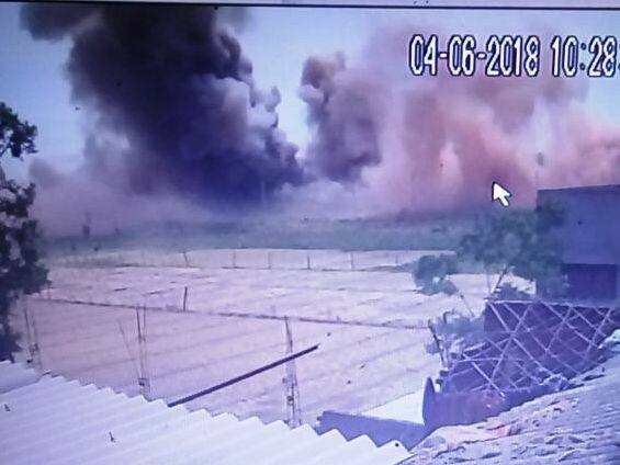 लखनऊ के काकोरी इलाके में 4 जून को एक दिल दहला देने वाला ब्लास्ट हुआ था जिसमें तीन लोगों ने अपने जान गवां दी थी और तीन लोग जख्मी हुए थे. अब इस धमाके का सीसीटीवी वीडियो सामने आया है जिसमें देखा जा सकता है कि ये धमाका कितना भीषण था.