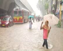 मुंबई में भारी बारिश का अलर्ट, BMC ने कैंसिल की अधिकारियों की छुट्टी