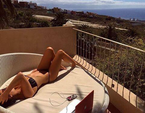 बताते चलें, रोजी को साइड पोज देना बहुत पसंद हैं. ये हम नहीं बल्कि उनकी तस्वीरें कह रही हैं. फोटोः इंस्टाग्राम 