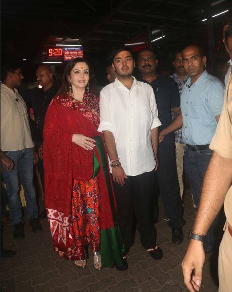 कार्ड में सगाई की तारीख और समय के बारे में बताया गया है. इस कार्ड में फिल्म काईपोचे के गाने 'शुभारंभ' को बैकग्राउंड म्यूजिक के तौर पर इस्तेमाल किया गया है. (तस्वीर: मानव मंगलानी)