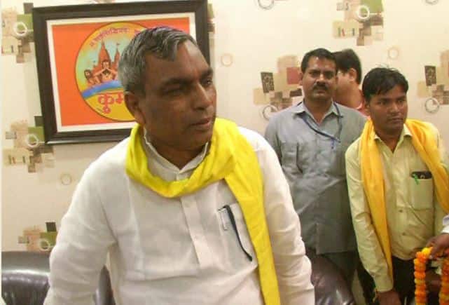 कैबिनेट मंत्री ओमप्रकाश राजभर की पार्टी सुहेलदेव भारत समाज पार्टी यूपी में बीजेपी के साथ सरकार में सहयोगी है. राजभर लगातार अपनी ही सरकार के खिलाफ मोर्चा खोले हुए हैं. बीजेपी ने राजभर को भले ही कैबिनेट मंत्री के पद से नवाजा हो, लेकिन वे योगी सरकार को कठघरे में खड़ा करने से बाज नहीं आते हैं.