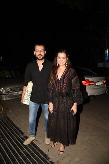 शादी के बाद नेहा धूपिया ने रखी डिनर पार्टी; करन जौहर, युवराज सिंह सहित कई सितारे पहुंचे