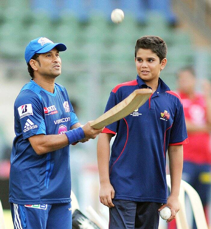 arjun tendulkar selected in under 19 team for srilankan tour सचिन तेंदुलकर के बेटे अर्जुन को मिली अंडर-19 टीम की जर्सी, अगले महीने जाएंगे श्रीलंका दौरे पर