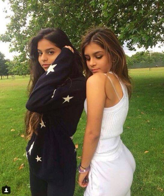 बॉलीवुड सुपरस्टार शाहरुख खान की बेटी सुहाना खान सोशल मीडिया पर सबसे ज्यादा लेकप्रिय स्टार डॉटर हैं. इंटरनेट पर वायरल होने के लिए उनकी एक तस्वीर ही काफी है. ऐसा ही कुछ इस बार भी देखने को मिल रहा है. (Photo: Instagram)