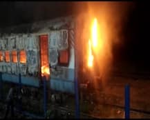 आगरा कैंट रेलवे स्टेशन पर खड़ी ट्रेन की बोगी में लगी आग, जांच के आदेश