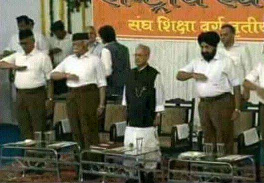 दरअसल, प्रणब मुखर्जी के आरएसएस के कार्यक्रम में जाने वाली तस्वीरों के साथ छेड़छाड़ की गई है. फोटोः ट्विटर/एएनआई