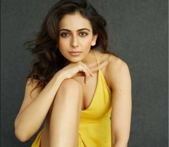  'अय्यारी' फेम रकुल प्रीत ने इंस्टाग्राम पर शेयर किया नया फोटोशूट, देखें तस्वीरें