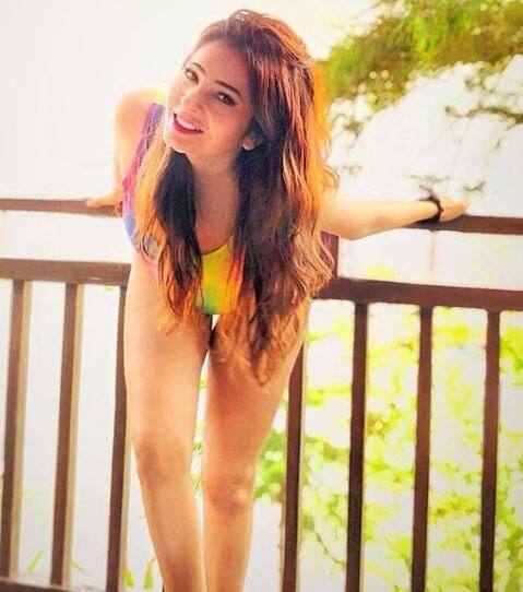 IN Pics: मिस फेमिना इंटरनेशनल शोनाली नागरानी गोवा बीच पर एंजॉय करती दिखीं