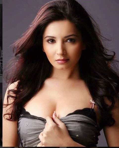 IN Pics: मिस फेमिना इंटरनेशनल शोनाली नागरानी गोवा बीच पर एंजॉय करती दिखीं