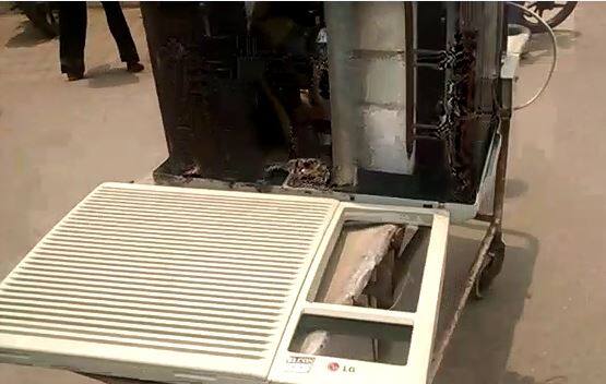 कानपुर: स्ट्रेचर पर ढोए जा रहे हैं AC , तरस रहे हैं मरीज