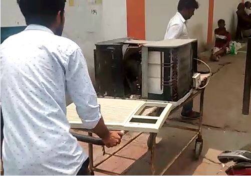 कानपुर: स्ट्रेचर पर ढोए जा रहे हैं AC , तरस रहे हैं मरीज