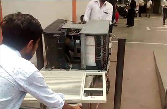 कानपुर: स्ट्रेचर पर ढोए जा रहे हैं AC , तरस रहे हैं मरीज