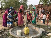 यूपी के बुंदेलखंड में पानी के लिए मचे कोहराम के बीच \'सूख\' रहे हैं रिश्ते