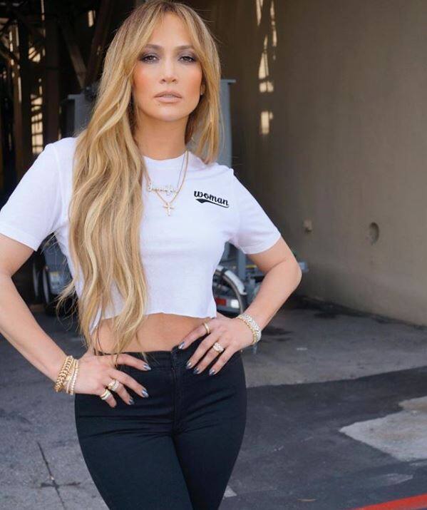  आपको जान कर हैरानी होगी की जेनिफर 48 साल की हैं लेकिन वो अपने हॉट अंदाज से 24 साल की एक्ट्रेस को मात देने के लिए जानी जाती हैं.  (तस्वीर-इंस्टाग्राम) 