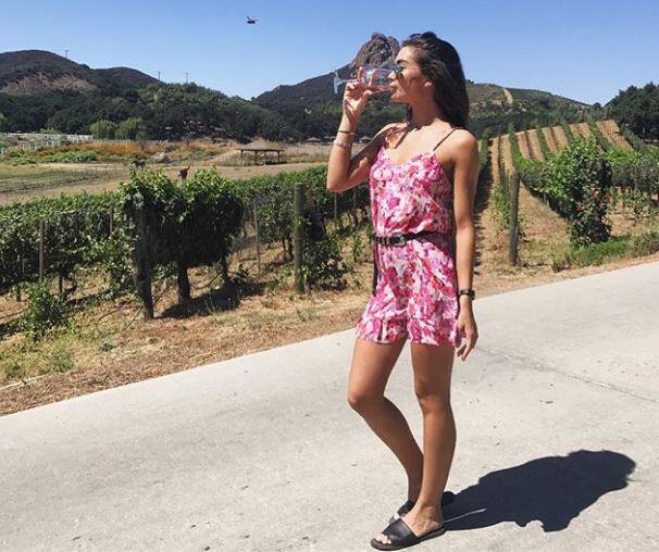 एमी का जन्म इंग्लैंड के एक छोटे से गांव में हुआ था.  (तस्वीर-इंस्टाग्राम)