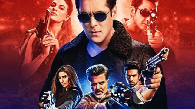 सबसे जल्दी 100 करोड़ क्लब में शामिल होने वाली सलमान खान की दूसरी फिल्म: 3 दिनों के भीतर 100 करोड़ क्लब में एंट्री करने वाली 'रेस 3' सलमान खान की चौथी फिल्म है. इस लिस्ट में 'बजरंगी भाईजान', 'सुल्तान' और 'टाइगर जिंदा है' भी शामिल है. हालांकि ओपेनिंग वीकेंड कलेक्शन की बात करें तो इसमें 'टाइगर जिंदा है' के बाद 'रेस 3' दूसरे नंबर है. 'टाइगर जिंदा है' ने जहां 114.53 वीकेंड तक 114.53 करोड़ रुपए कमा लिए थे वहीं 'रेस 3' ने 106.47 करोड़ रुपए का कारोबार किया है.