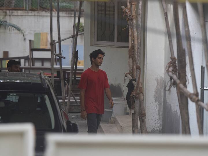 जबकि ईशान फिल्म 'बियॉन्ड द क्लाउड्स' से अभिनय की दुनिया में कदम रख चुके हैं.