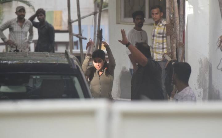 इस फिल्म को शशांक खैतान ने डायरेक्ट किया है.