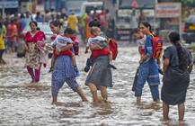 मुंबई में भारी बारिश से कई इलाकों में भरा पानी, अगले तीन दिनों तक नहीं मिलेगी राहत