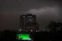 दिल्ली में आंधी-तूफान का असरः दिन में छाया रात जैसा अंधेरा, बारिश से गिरा पारा