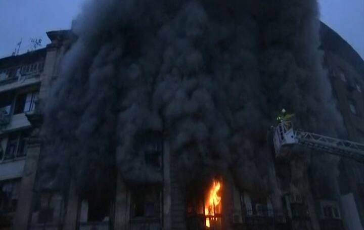  A fire broke out in a six-storey building in Mumbai, a part of the building fell मुंबई की छह मंजिला इमारत में लगी भीषण आग, बिल्डिंग का एक हिस्सा गिरा