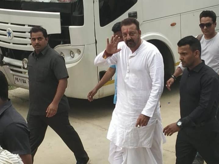 सफेदाबाद गादिया नाम की जगह पर फिल्म की शूटिंग की गई थी. हालांकि इस शूटिंग के बारे में प्रशासन और फैन्स को कोई जानकारी नहीं थी लेकिन जैसे ही टीम सफेदाबाद पहुंची काफी भीड़ शूटिंग देखने के लिए जमा हो गई.